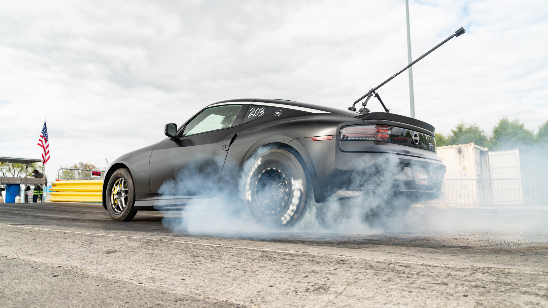 Tuned Nissan Z Runs Quarter Mile in 9.23 Seconds With Stock Block