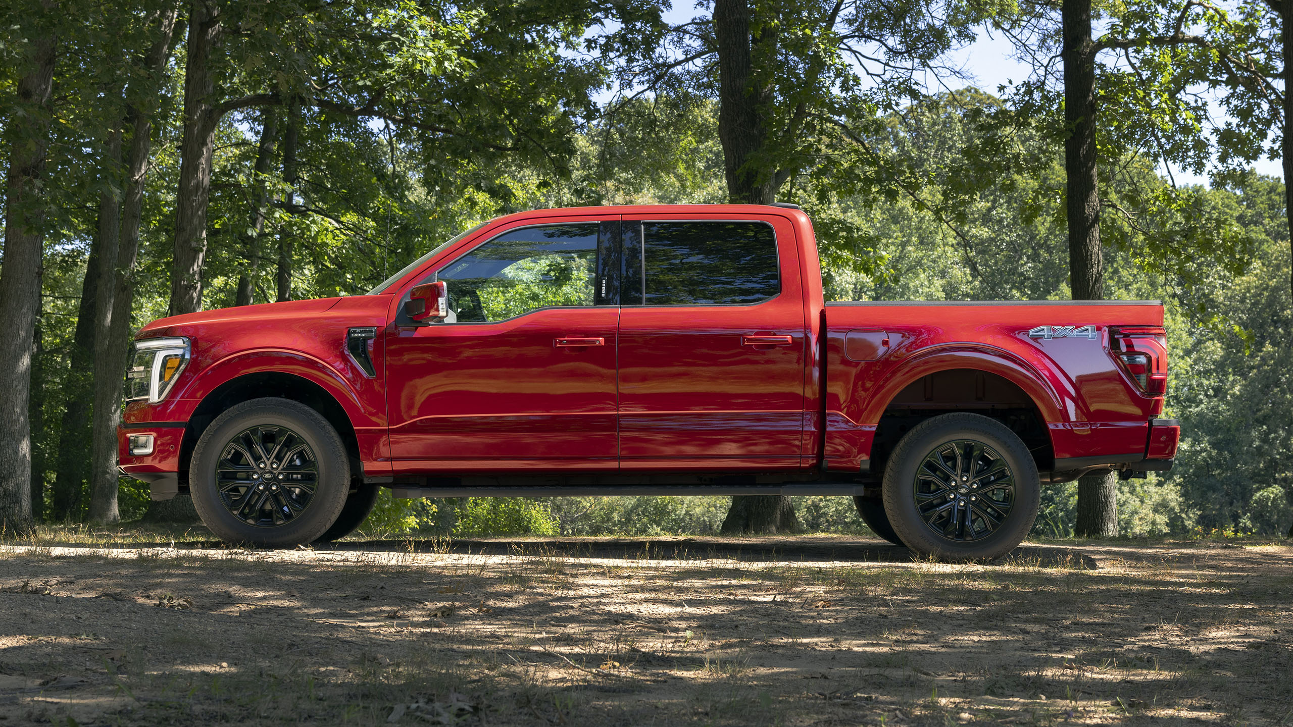 Ford Bets It Can Sell Even More Pickups in 2026, So It’s Amping Up F-150, Super Duty Production