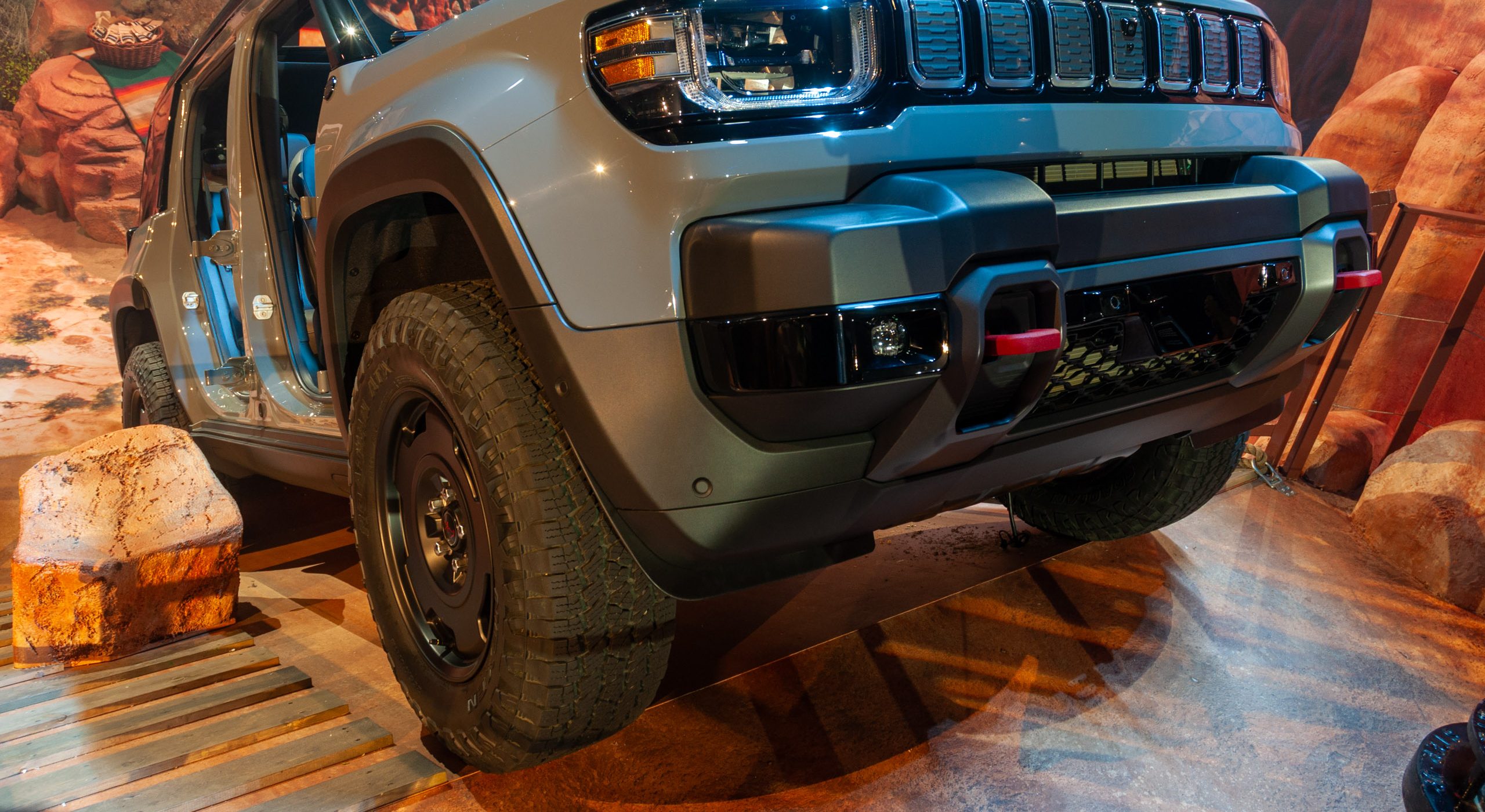 Jeep Won’t Say if 35-Inch Tires Fit on the Recon EV
