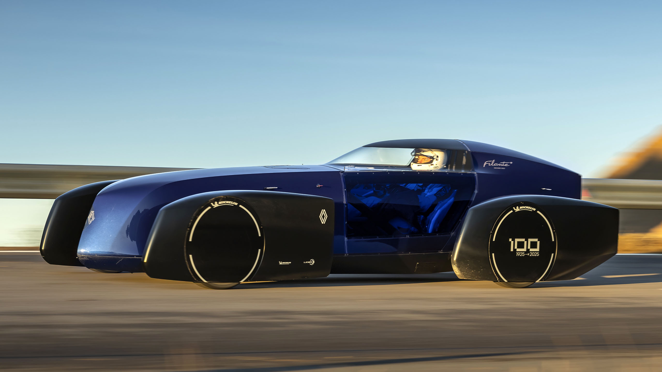 This Wild Renault Concept Ran for 626 Miles at 60 MPH on One Charge: TDS
