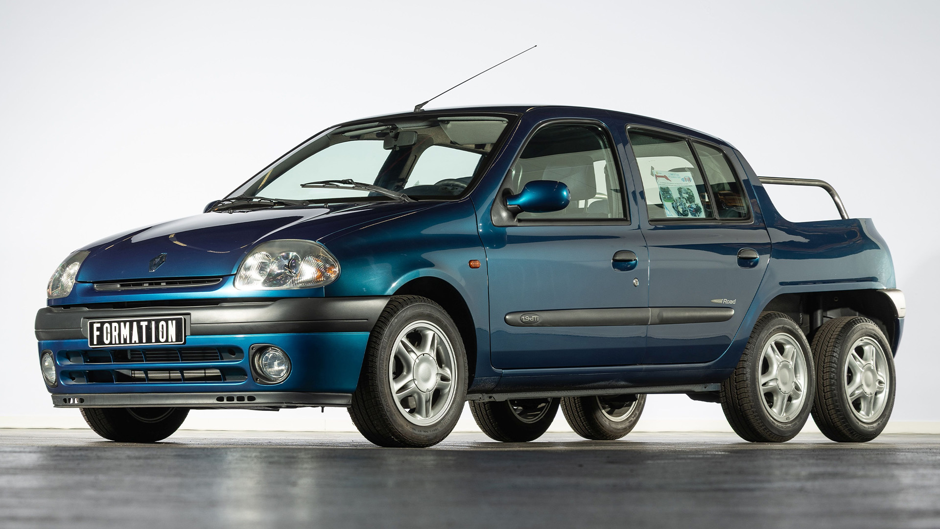 Six-Wheel Clio Pickup? That’s Not Even the Weirdest Car in This No-Reserve Renault Heritage Auction