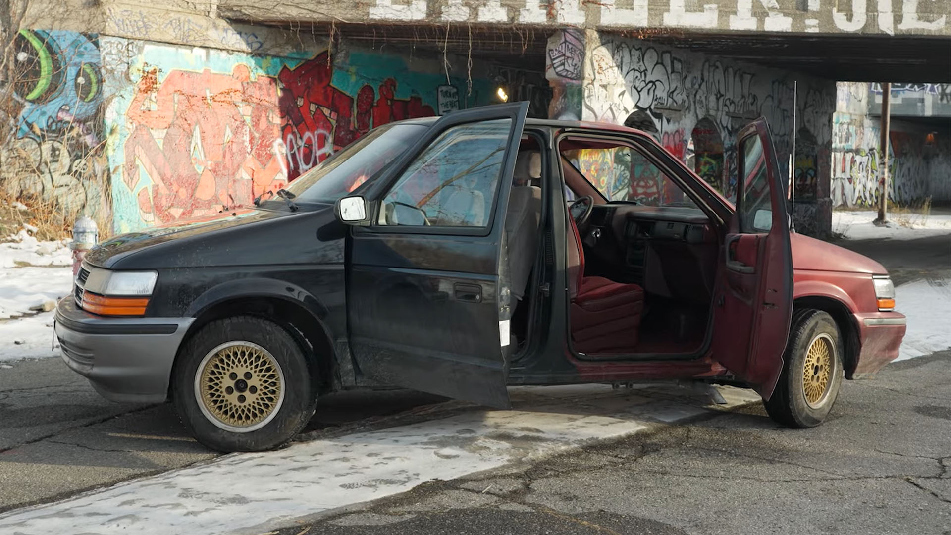 This Two-Headed, Double-Steering Chrysler Minivan Is Truly a Detroit Masterpiece