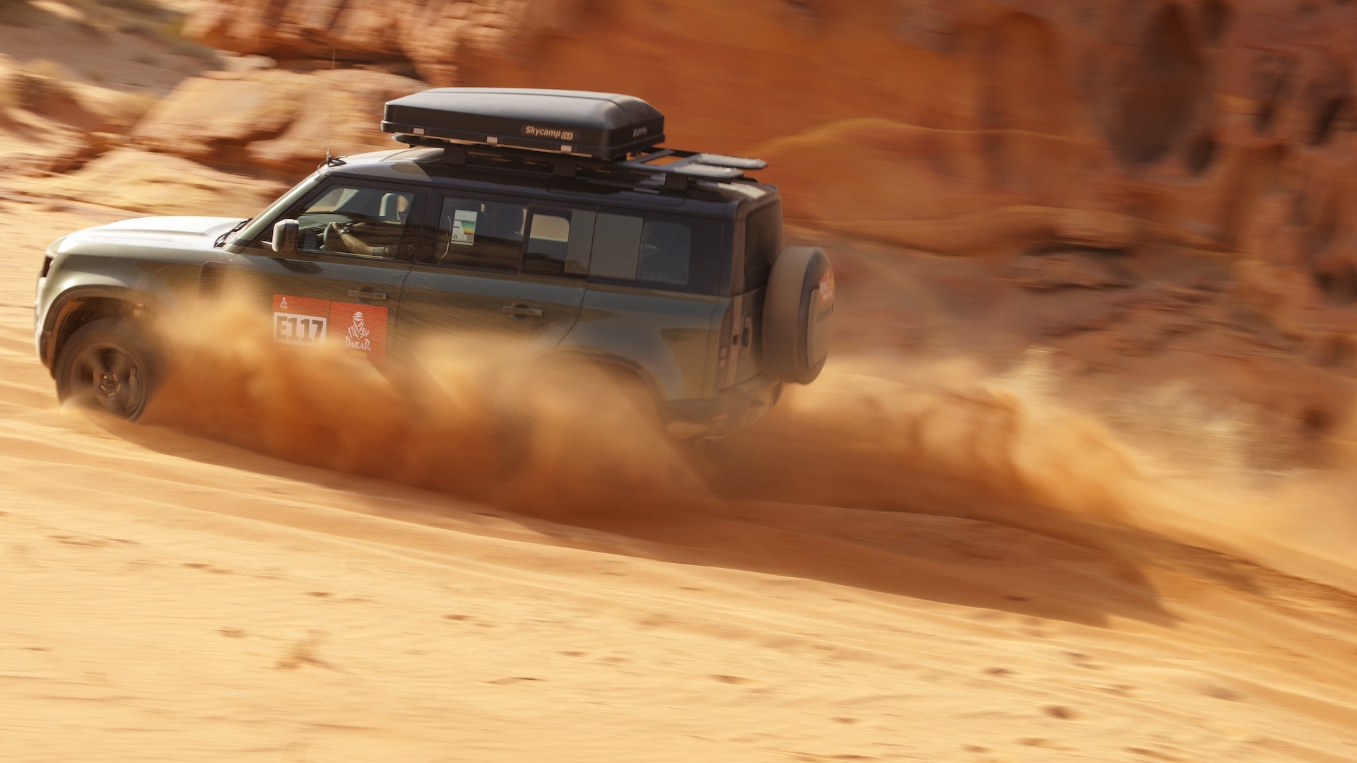 Off-Roading Across Saudi Arabia in a Defender Was Like Driving in Forza Horizon