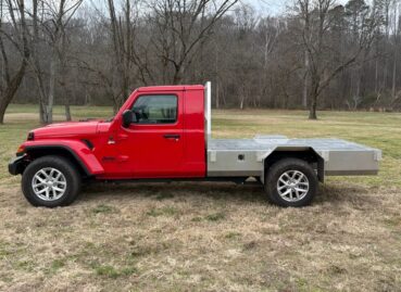This Jeep Gladiator Tray-Bed Conversion Is the Perfect Overlanding Starter Kit