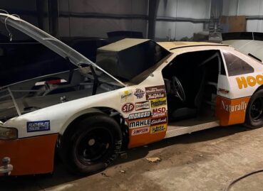 It Doesn’t Get Cooler Than a ’90s NASCAR Sim Rig Running Daytona USA